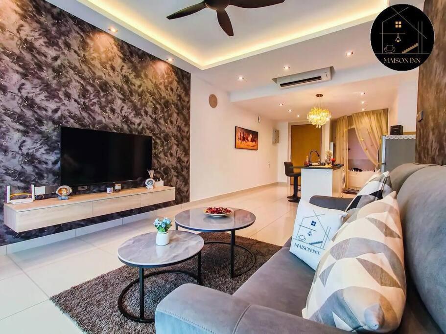 Apartemen Southkey Mosaic Staycation Walk To Mid Valley Shopping Center