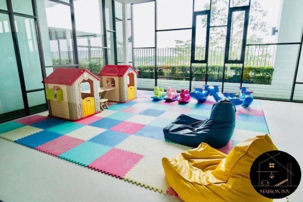 Apartemen Southkey Mosaic Staycation Walk To Mid Valley Shopping Center *